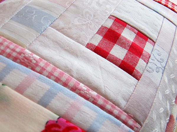 Pillow Party_Logcabin_alpin_closeup