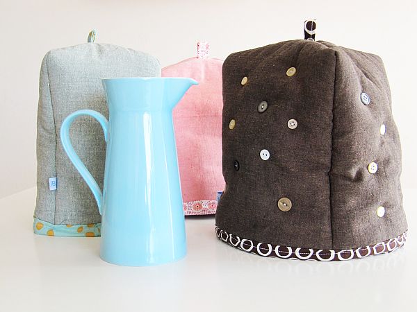 Kaffekannenwärmer in rosa, grün, braun mit Kanne