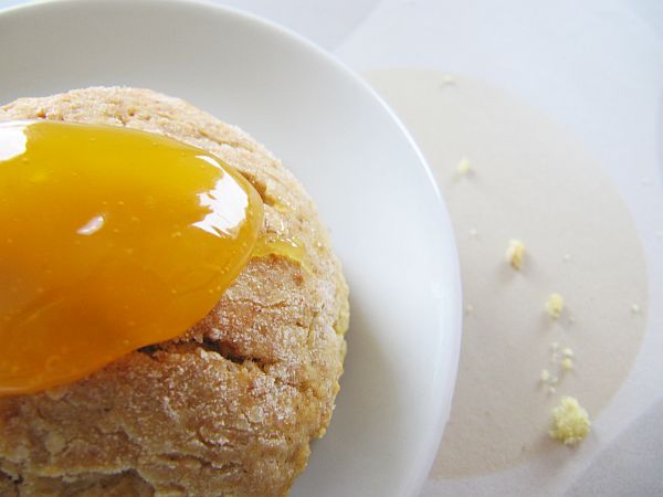 Lemon Curd auf Buttermilch-Scone