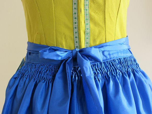 Dirndl_Schürze und Korsage